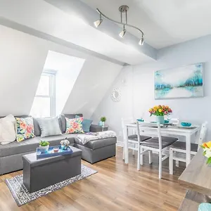  Appartement Newly Renovated - Modern 1br With Rooftop Terrace!